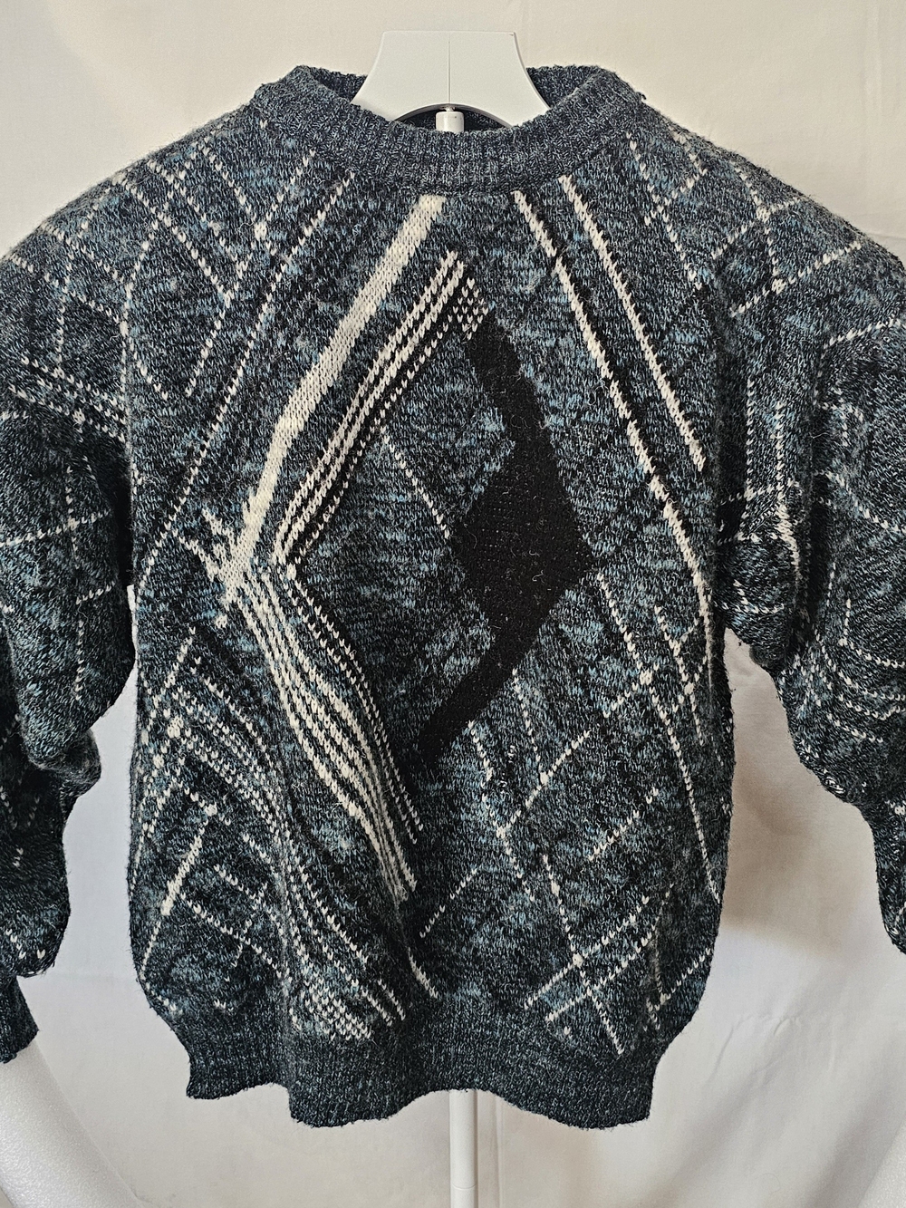 Vintage Men's Blue Patterned Wool Sweater